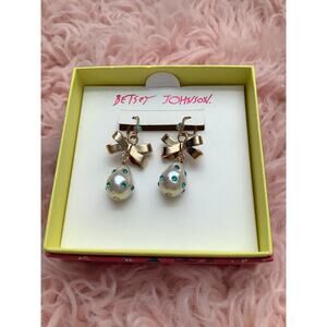 🪺🪺🪺🪺New with tag Betsey Johnson earrings 🪺🪺🪺🪺🪺